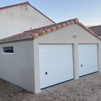 Garage en béton enduit 2 pentes